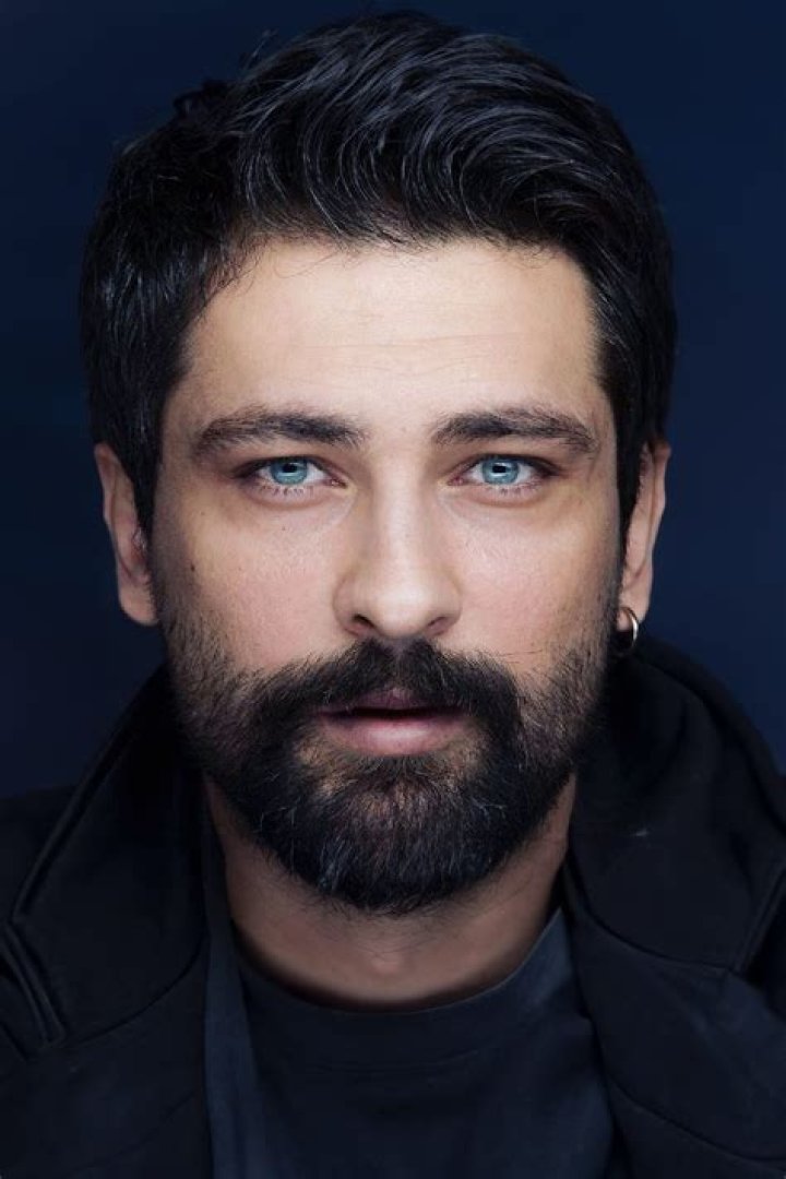 Discovering Onur Tuna: A Look at the Talented Turkish Star