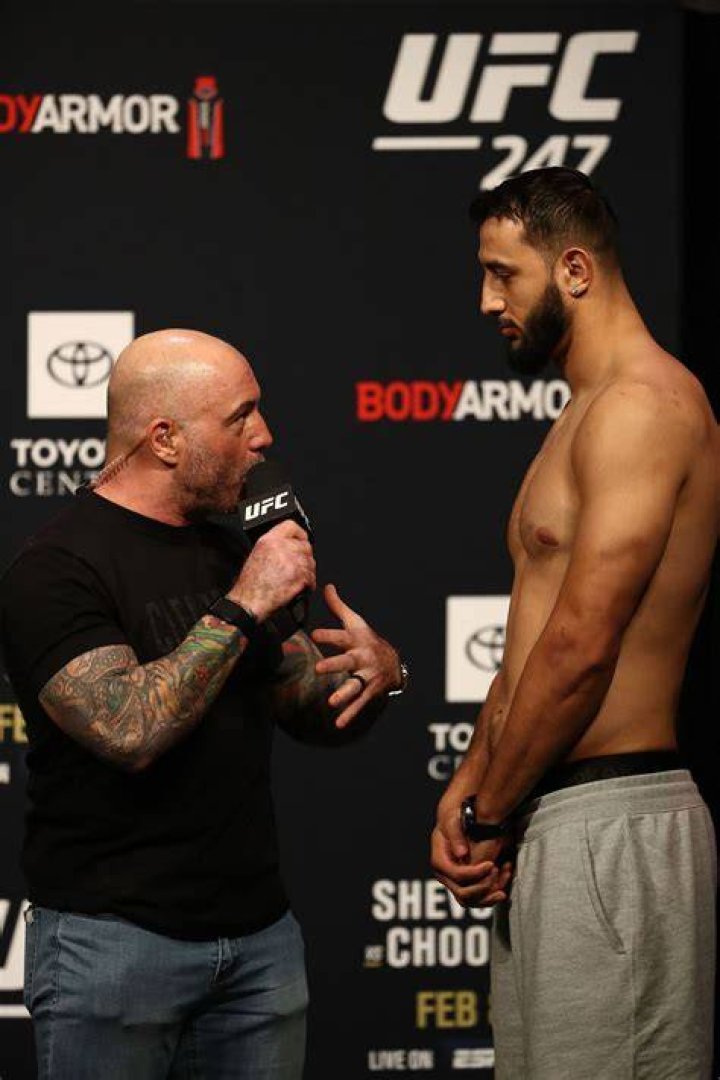 Unraveling the Mystery: Just How Tall is Joe Rogan in Feet?